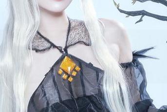 Azami的阿黑颜衣服：没有圣光的背后，竟是如此大胆的作品！