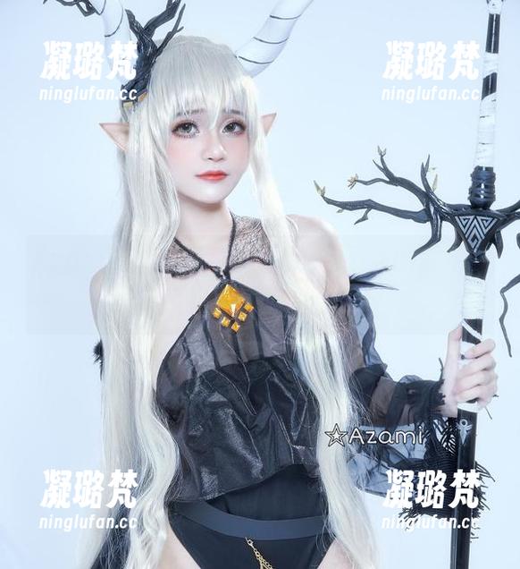 Azami Azami的阿黑颜衣服:没有圣光的背后,竟是如此大胆的作品!