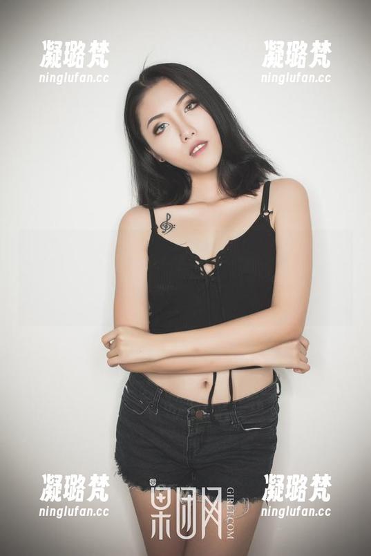 GIRLT果团网-陈雅漫 GIRLT果团网 - 当陈雅漫穿上她的连衣裙:作品集里藏着我家的沙发怎样变成T台!分享实时更新中!