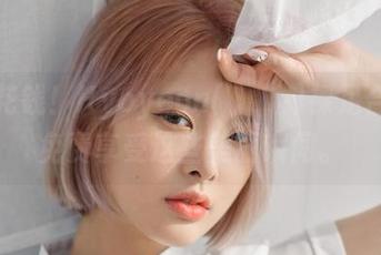 无需花钱！Hyoyeon(김효연)裸足合集，免费享受这些美丽瞬间。