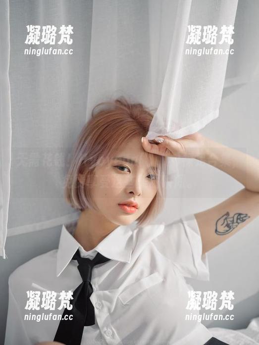 无需花钱！Hyoyeon(김효연)裸足合集，免费享受这些美丽瞬间。