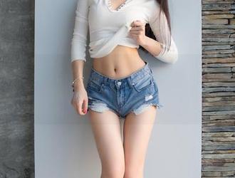 IMiss爱蜜社 – 沉醉在心妍小公主的皮衣魅力中，图集下载就要来咯！