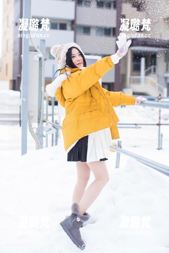 IMiss爱蜜社 - 梦心玥居家写真集：享受宅生活，更新就像我家里的外卖，没完没了！