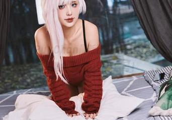 让我们来看看PuyPuyChan最新比基尼写真集，散发出‘我就是海滩女王’的强烈信号！