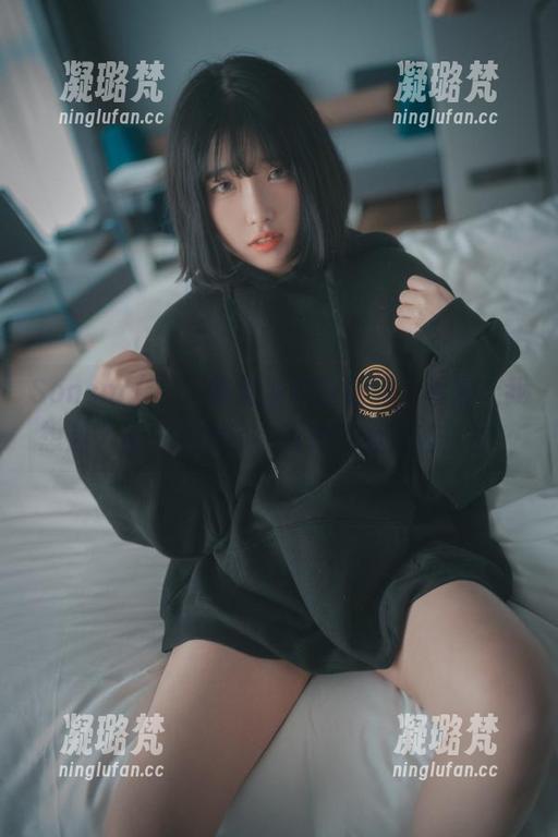 Sonson(손손)裸足系列新更新，真是让我想起了夏天的冲动。可惜外面还在下雪…