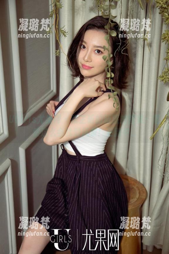 UGirls尤果网 - 张芷昕的新旅拍图集：居然这么会找到风景！更新中...