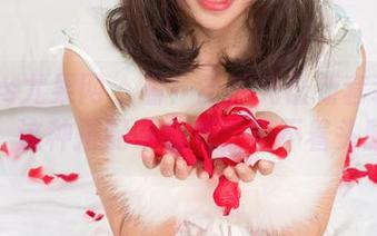 UGirls尤果网 – 看！王语纯最新套装的图片，这种搭配让我有点摸不着头脑。