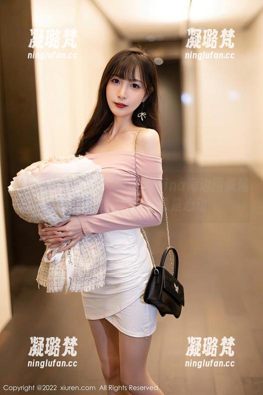 Xiuren秀人网 - 乔漫妮mina海边图集精选：有水的地方，总是心动