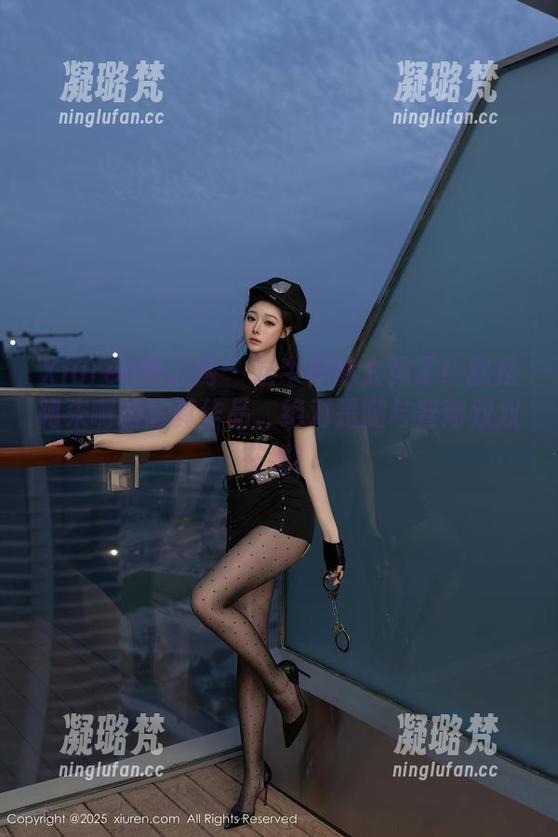 Xiuren秀人网-就是阿朱啊 Xiuren秀人网 - 这牛仔裤太强了!就是阿朱啊的写真作品,绝对是腿与智商双双在线!