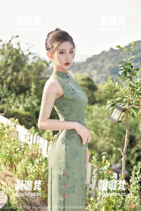 Xiuren秀人网 - 偷偷告诉你，白白Alina写真合集里的秘密！