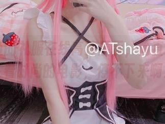 at鲨鱼的礼服在线高清展示，简直就像是在看时尚的电影，停不下来啊！