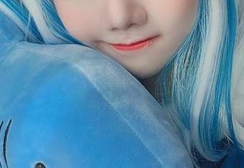 sally多啦雪在线：初音写真，妥妥的‘灵魂出窍’时刻！