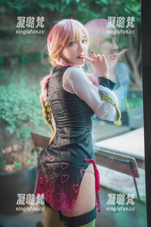 yeeun孙乐乐来了，定制LOOZY-Halloqueen，连调皮的小猫都想偷跑来看！