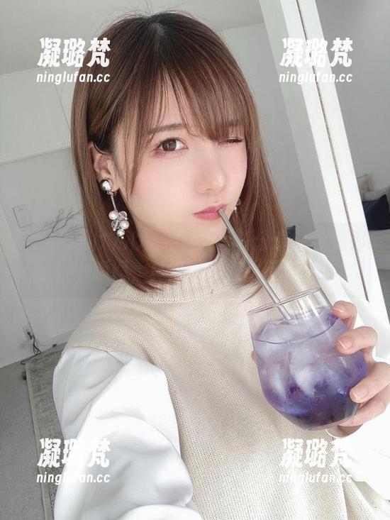 けん研(けんけん)最新写真分享：学妹那一瞬间，真是让人心动不已！