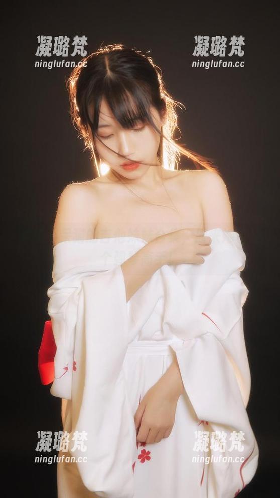 解锁不呆猫的吉他妹妹合集，原来她也是个弹琴高手！