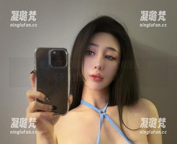 微密圈 - 爱上不爱笑的赛琳的美脚定制图集，我的目光不自觉就停在哪儿了！