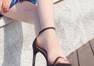 微密圈 – 看！丝月神又来了，酒红色高跟鞋配黑丝，这美图就像是夏天的冰淇淋！