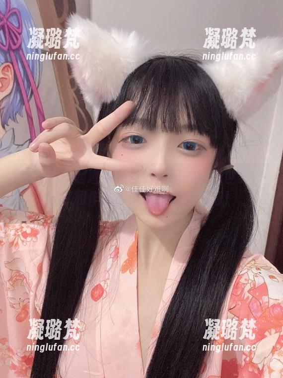 让我们一起进入佳佳好难啊的睡衣世界：分享和作品集满满的慵懒气息！