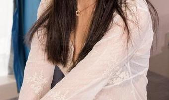 克拉女神 – 在肉丝的包围中：颖儿的原图俘获心灵