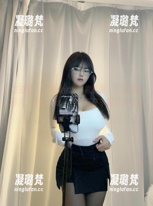 微密圈 - 可馨juicy白裙系列，下载这些图片，你会发现自己也想在午后阳光下旋转几圈！