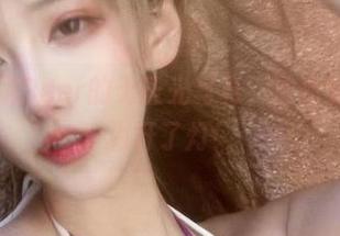 看！啾小妍Deer的无圣光写真，油亮到我差点以为开了灯！