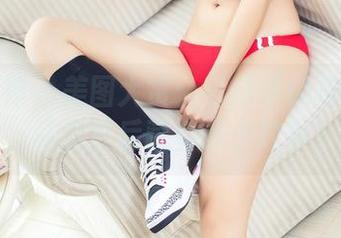 头条女神 – 美图大赏：小晴子的校服风情，私房背后藏着多少故事？