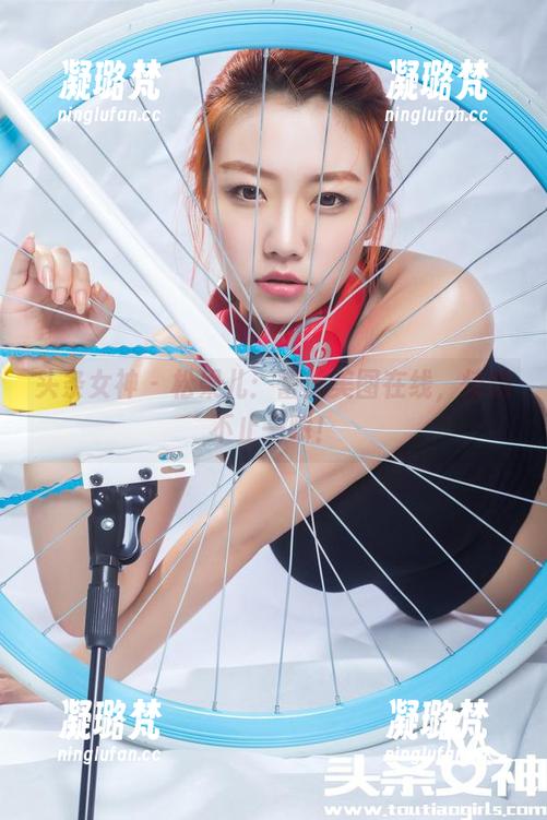 头条女神 - 松果儿：蕾丝美图在线，惊艳不止一瞬！