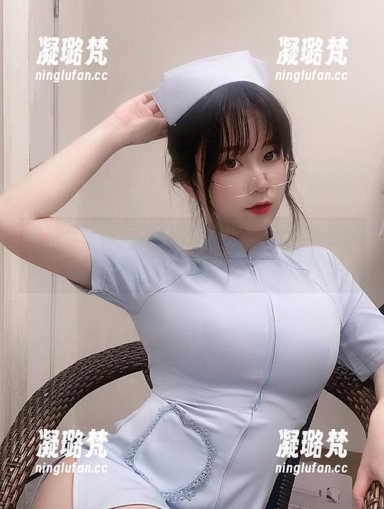 奇行家狗崽 在浴场上游玩的奇行家狗崽,下载她的体操服写真,别说我没告诉你哦!