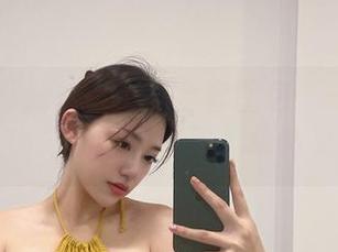 微密圈 – 随车小秘书全套图包——奶宝妹纸为你揭开微妙的心思，单纯又暧昧。