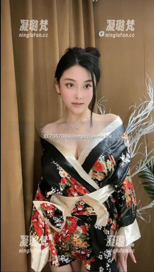 微密圈 - 泳池奇遇记：高清图册，跟奶雯一起畅游美的海洋！
