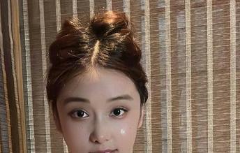 微密圈 – 奶雯的女孩作品再次更新，完美呈现那份‘无意间’的诱惑！