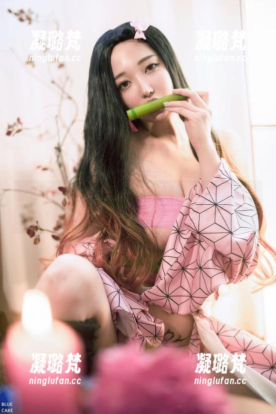 你们看！孙乐乐(손예은)的长腿高清得让人怀疑人生，快来分享你的看法！