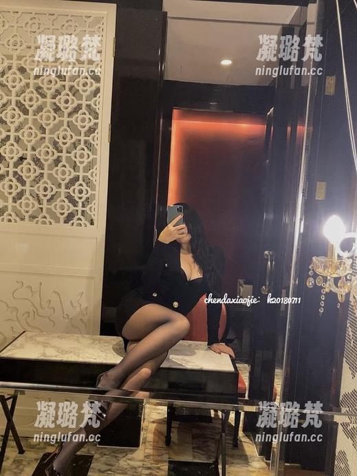 微密圈 - 宸大小姐的旗袍美图，有下载就有希望，再不下载就只能流口水！