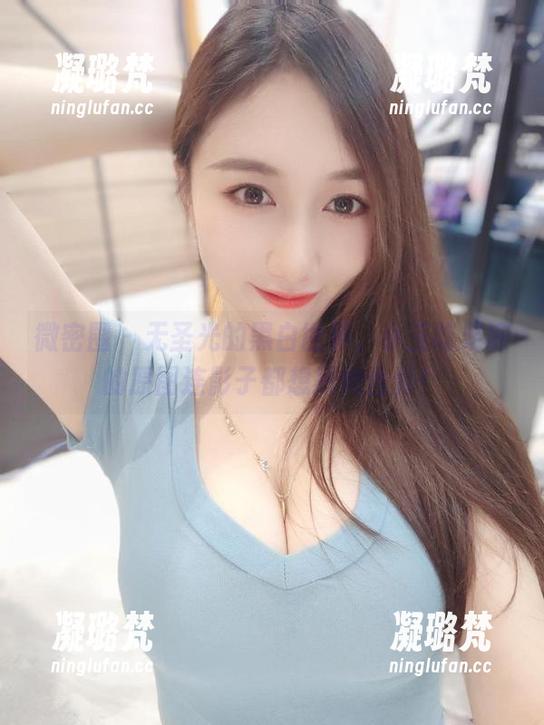 微密圈 - 无圣光的黑白世界，小玉吃果冻的原图连影子都想跟她合影！
