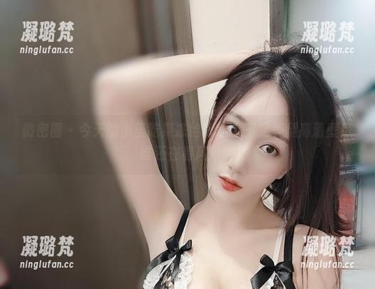 微密圈 - 今天的小玉吃果冻给你送上玉足美腿高清壁纸：谁还在看风景啊！