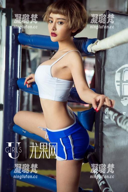 尤果网-笑笑 尤果网 - 眼镜+笑笑=图集一万种姿态,快来感受来自镜片背后的幽默!