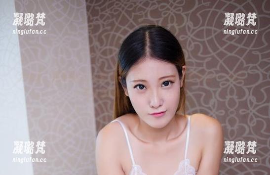 尤物馆 - 在观看Yuky伊珍的作品时，脑海里突然蹦出一个问题：真的是连体衣，还是连心衣？