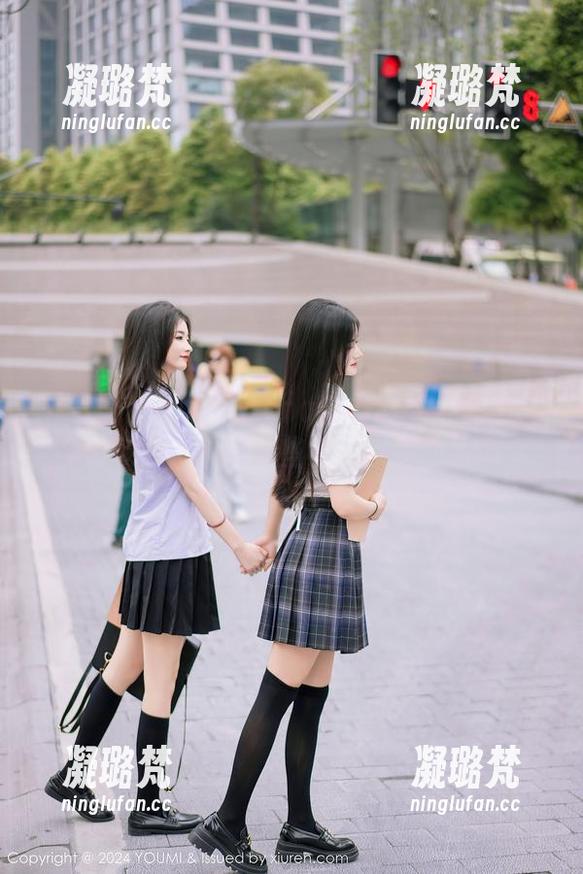 尤蜜荟 - 娜露selena秘书图集：无处不在的魅力，精选那些无法言喻的瞬间。