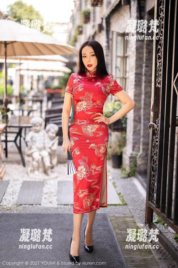 尤蜜荟-樱小白baby 尤蜜荟 - 樱小白baby泳衣私拍:每一张都仿佛在说‘快来享受我的夏日派对’!
