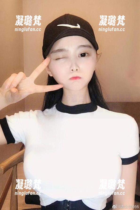 左公子666 微密圈 - 左公子666温柔图集:是妩媚还是无心?点开下载,自己感受!