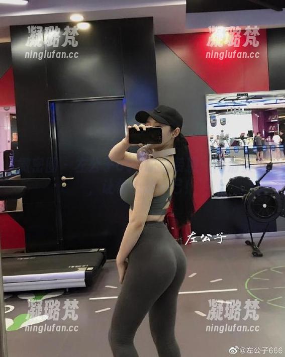 微密圈 - 左公子666职业装照：高清资源，让你心动不已！