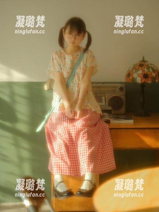 照亮兔子洞的幼水铃衣：高清写真集让你领略VOCALOID的新境界！