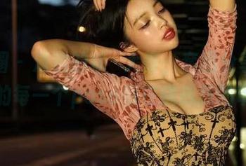 微密圈 – 海边的徐珺大哥，套图分享时刻，她的每一个posé都在挑战我的审美！