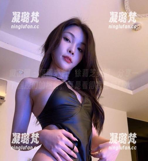 徐莉芝 微密圈 - 原图来袭!徐莉芝美脚,分享一下腿控们的福音,真是看得我直咽口水。