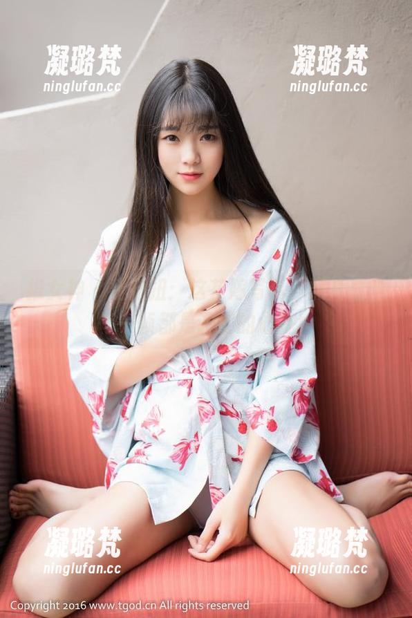 推女神 - 魏扭扭：这花嫁写真，照片里的每一帧都是调皮的心跳！