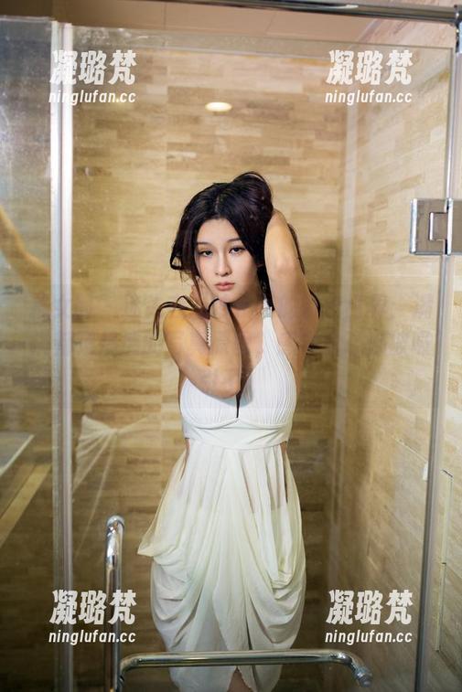 推女郎 - 迷失在“沙子”的粉色世界：满满都是质感的写真原图，感觉自己都被吸引了。