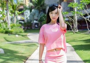 推女郎 – 让人目不暇接的黄可比基尼写真，来看看她如何定义性感。