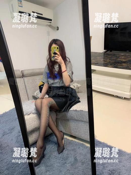 提袜少女 微密圈 - 天台与提袜少女:高清作品集,光与影的轻盈碰撞