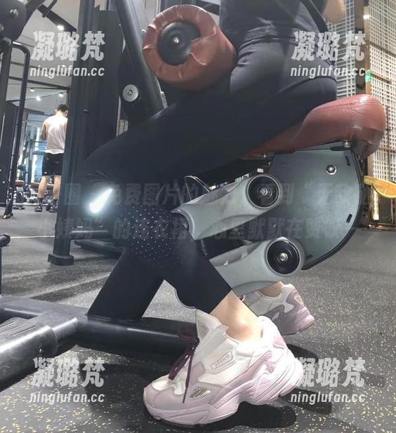 微密圈 - 免费图片的魅力，看到“无敌哒小姨妈”的连衣裙，心里默默在赞叹～