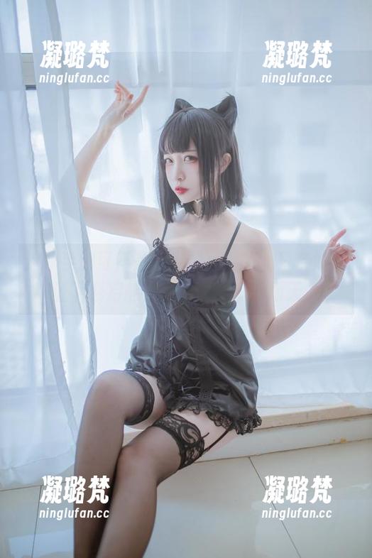这水手服可不是普通的水手服，日奈娇保证下载后能让你期待每个下雨天。